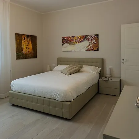 St. Vitale's Basilic View Elegant Appartement