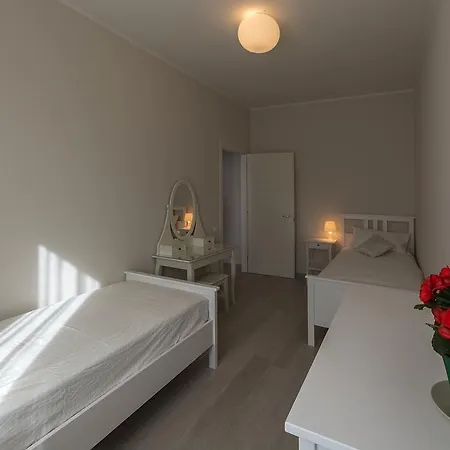 St. Vitale's Basilic View Elegant * ラヴェンナ