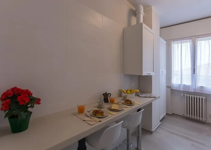 St. Vitale's Basilic View Elegant Apartment